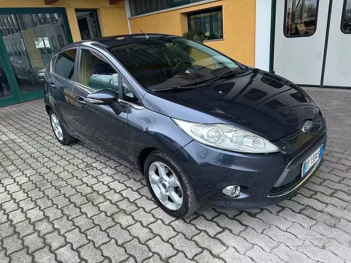 Usata Ford Fiesta Titanium 82 CV (60 kW) 2009 Nero Berlina
