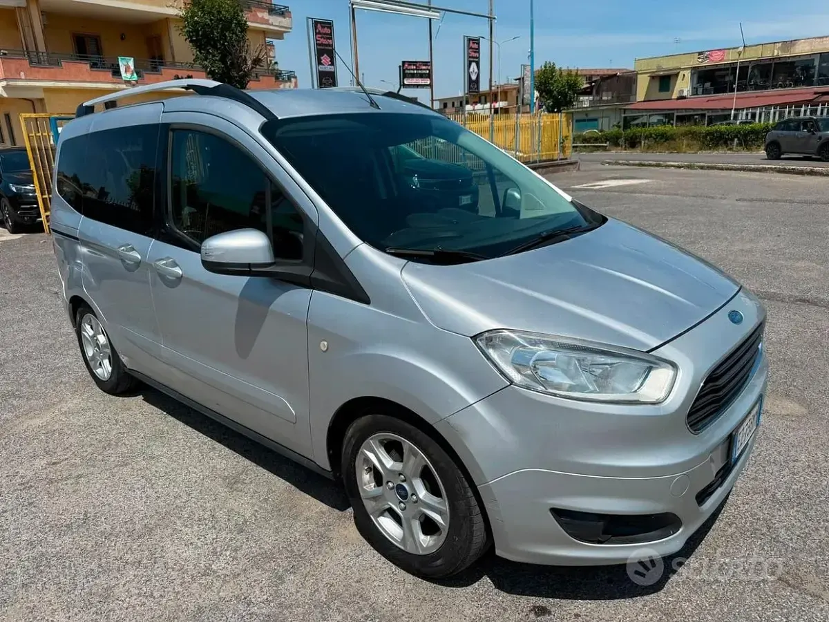 Usata Ford Tourneo Courier Titanium 75 CV (55 kW) 2015 Grigio Monovolume