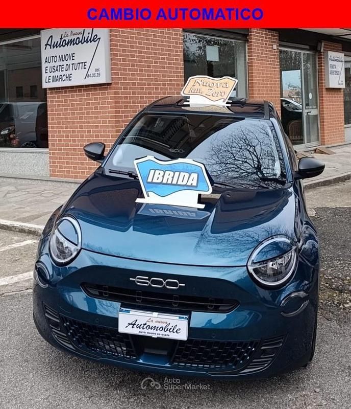 Nuova Fiat 600 Comfort 110 CV (80 kW) 2025 Beige SUV