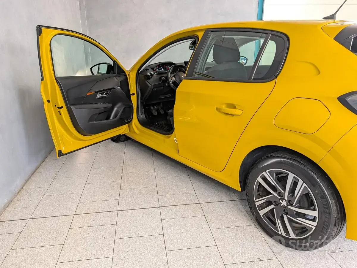 Gebraucht Peugeot 208 Active 75 PS (55 kW) 2023 Gelb Kleinwagen
