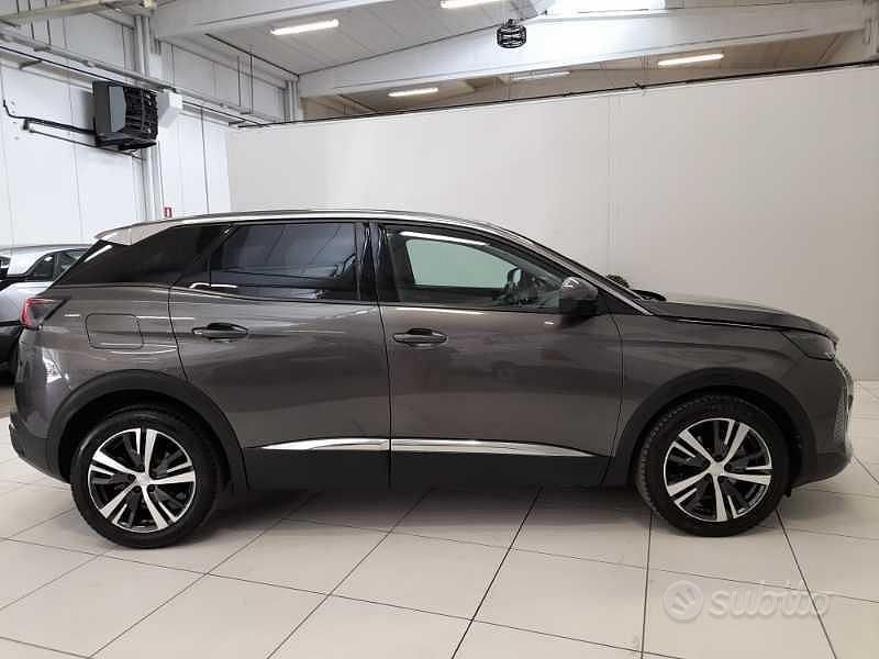 Usata Peugeot 3008 Allure 131 CV (96 kW) 2021 Grigio platinum SUV