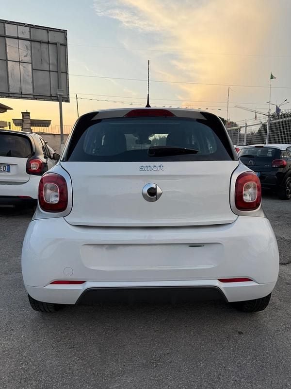 Usata Smart ForFour 70 CV (51 kW) 2017 Bianco Utilitaria
