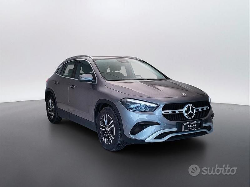 Usata Mercedes GLA180 Advanced 116 CV (85 kW) 2025 Grigio montagna SUV