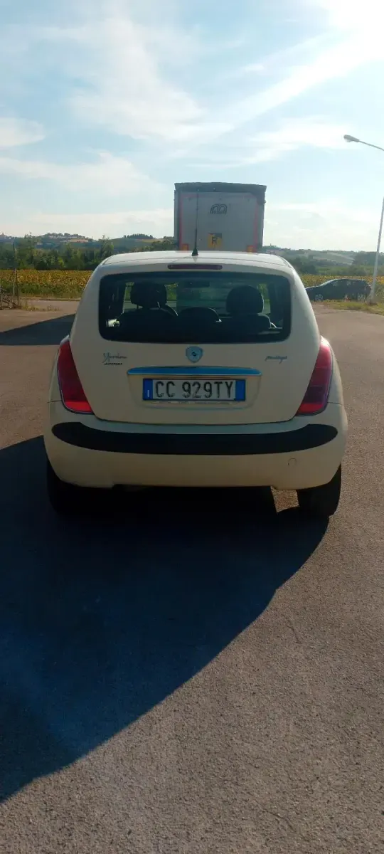 Usata Lancia Ypsilon 69 CV (50 kW) 2005 Giallo Utilitaria