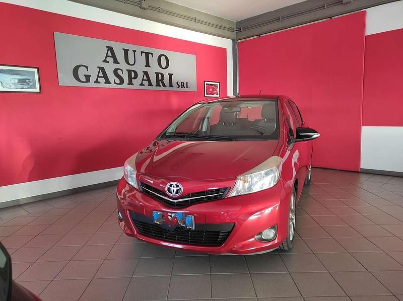 Bordeaux Usata 2012 Toyota Yaris Lounge Tre volumi | 7000 € (Buon prezzo) - Immagine 1/4