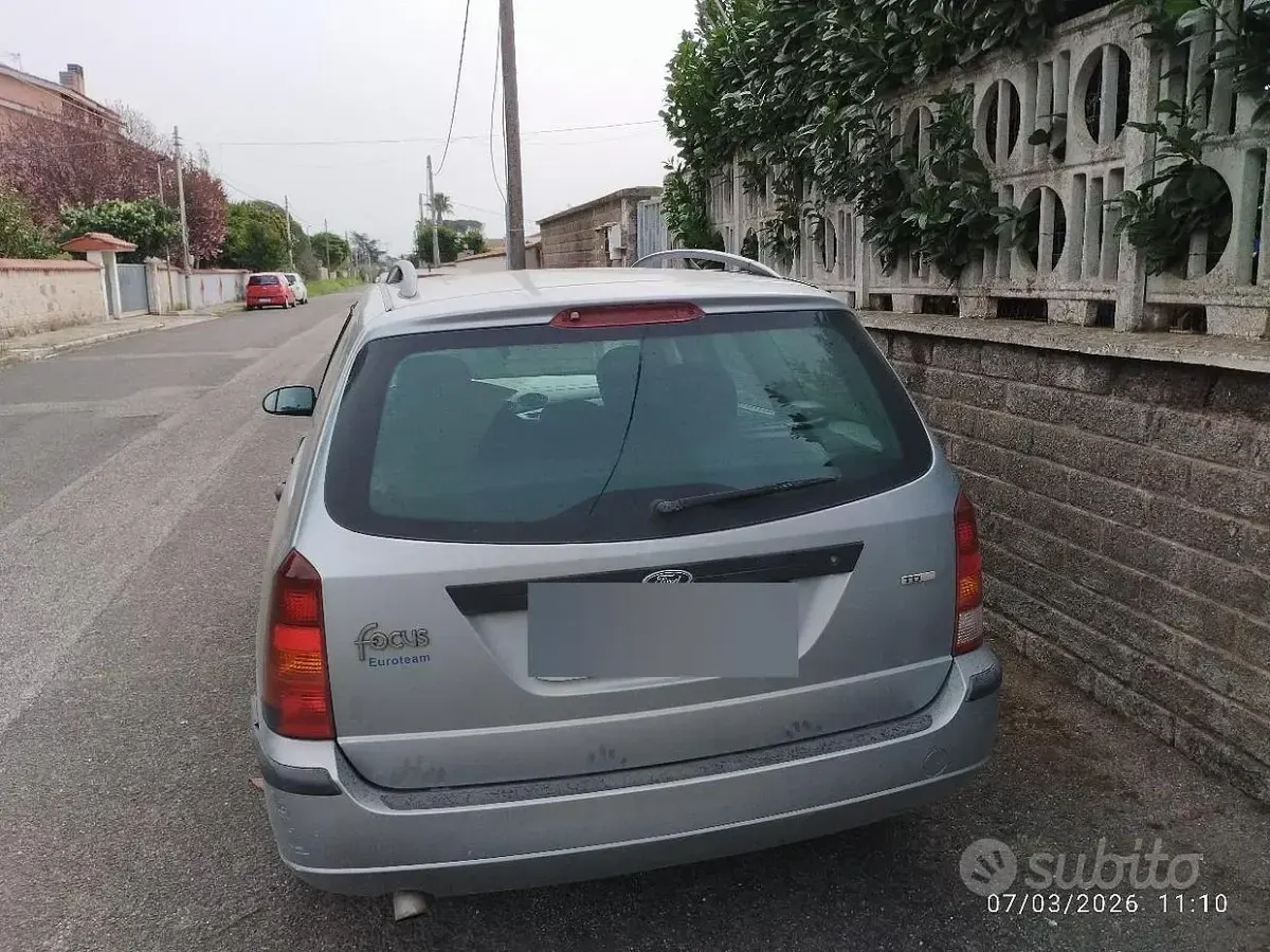 Usata Ford Focus 100 CV (73 kW) 2005 Grigio Station wagon