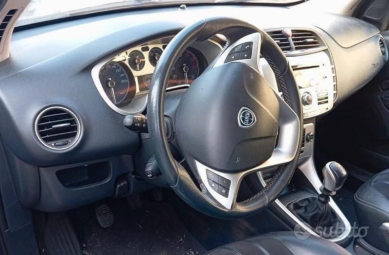 Begagnad Lancia Delta 2008 Halvkombi