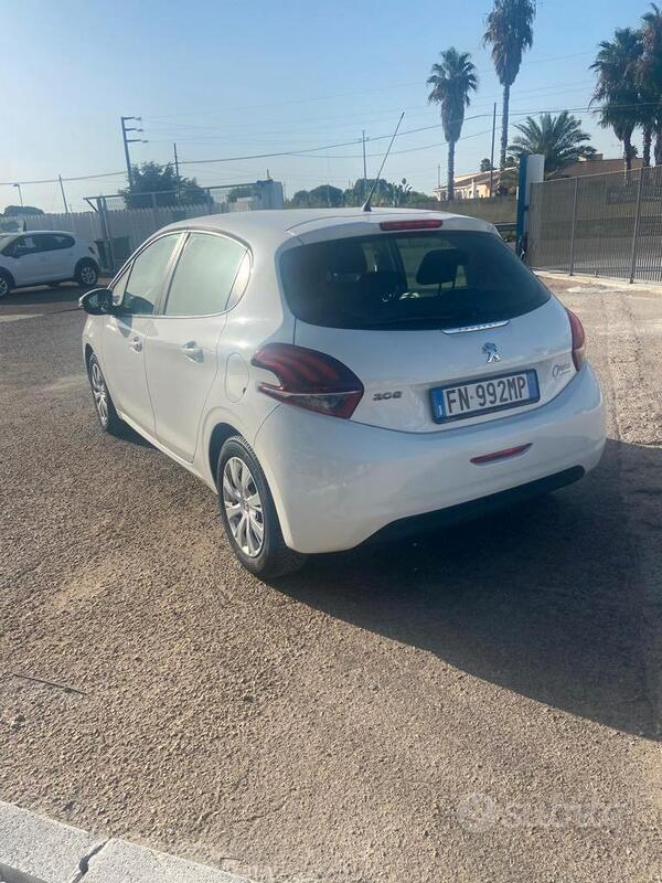 Usato 2018 Peugeot 208 Diesel (10.300 €)