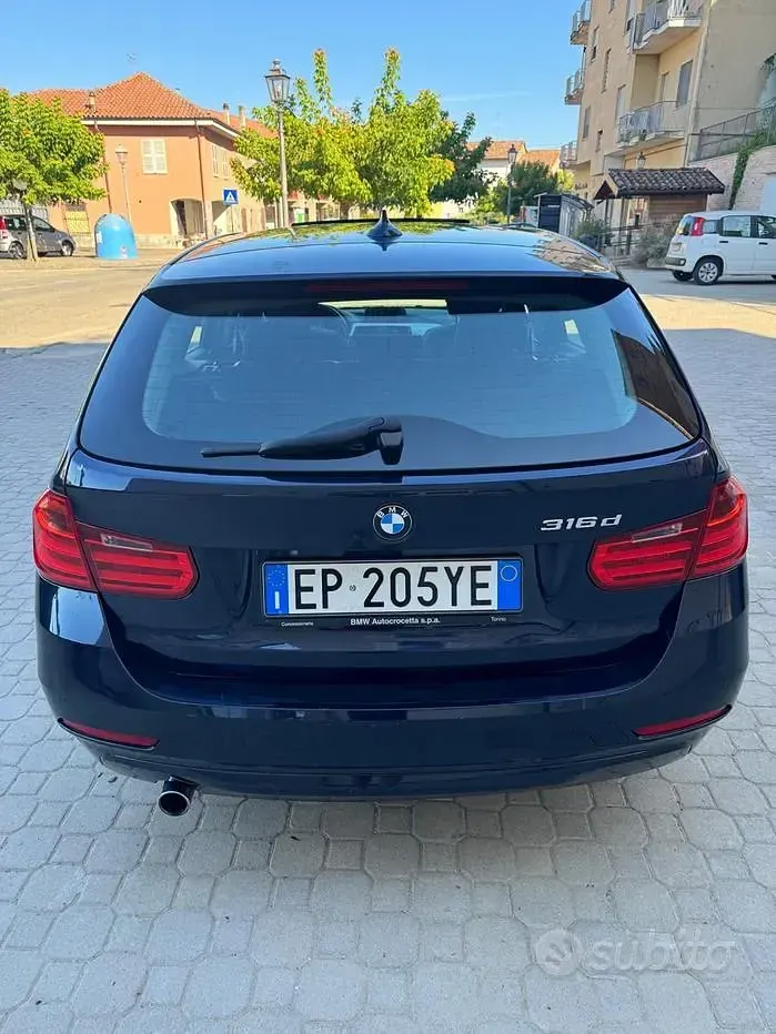 Usata BMW 116 116 CV (85 kW) 2012 Bluazzurro Utilitaria