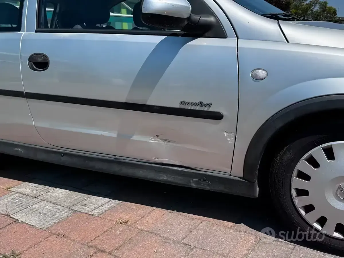 Usata Opel Corsa 58 CV (42 kW) 2002 Grigio Utilitaria
