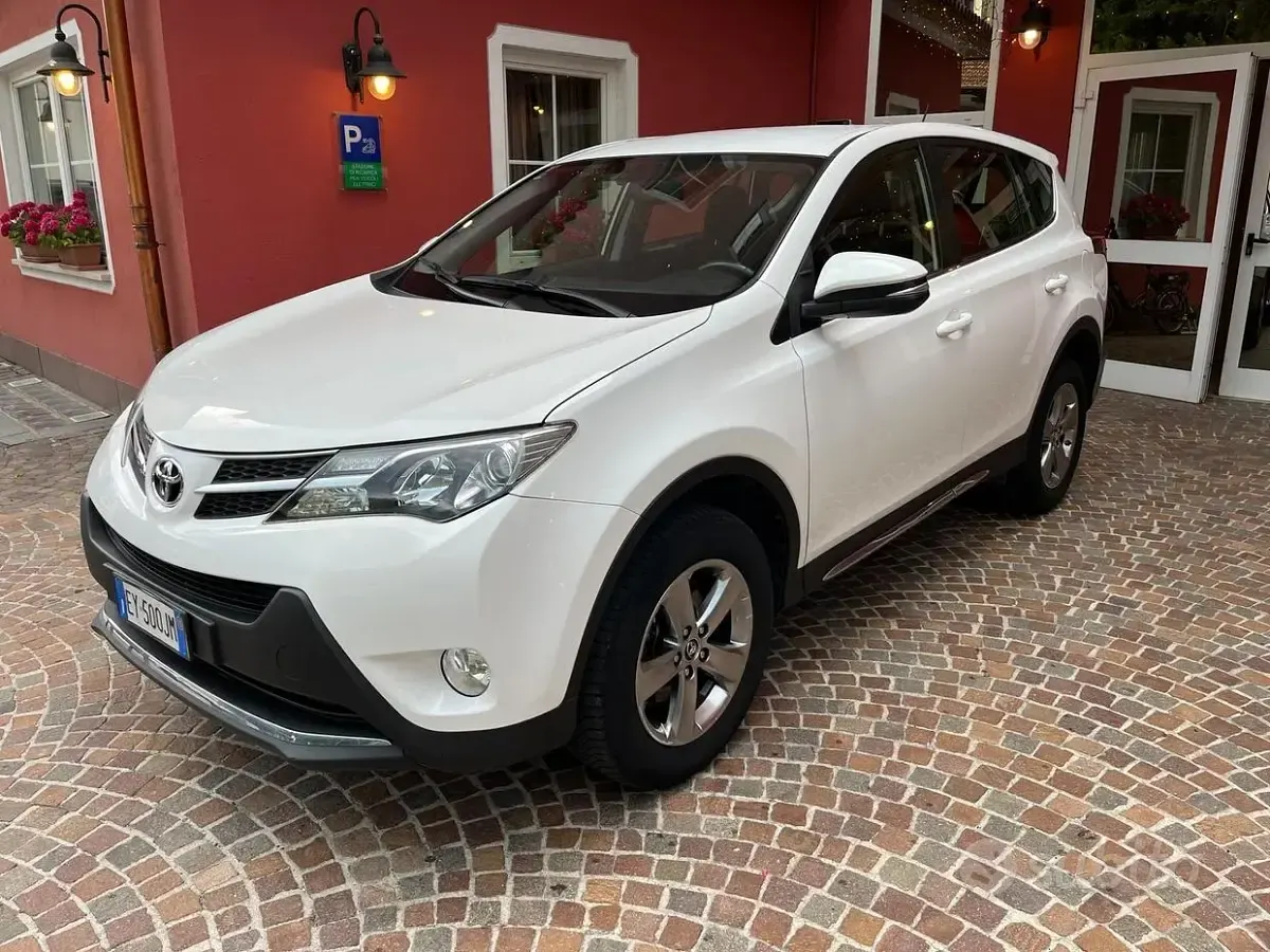 Usata Toyota RAV4 124 CV (91 kW) 2015 Bianco SUV