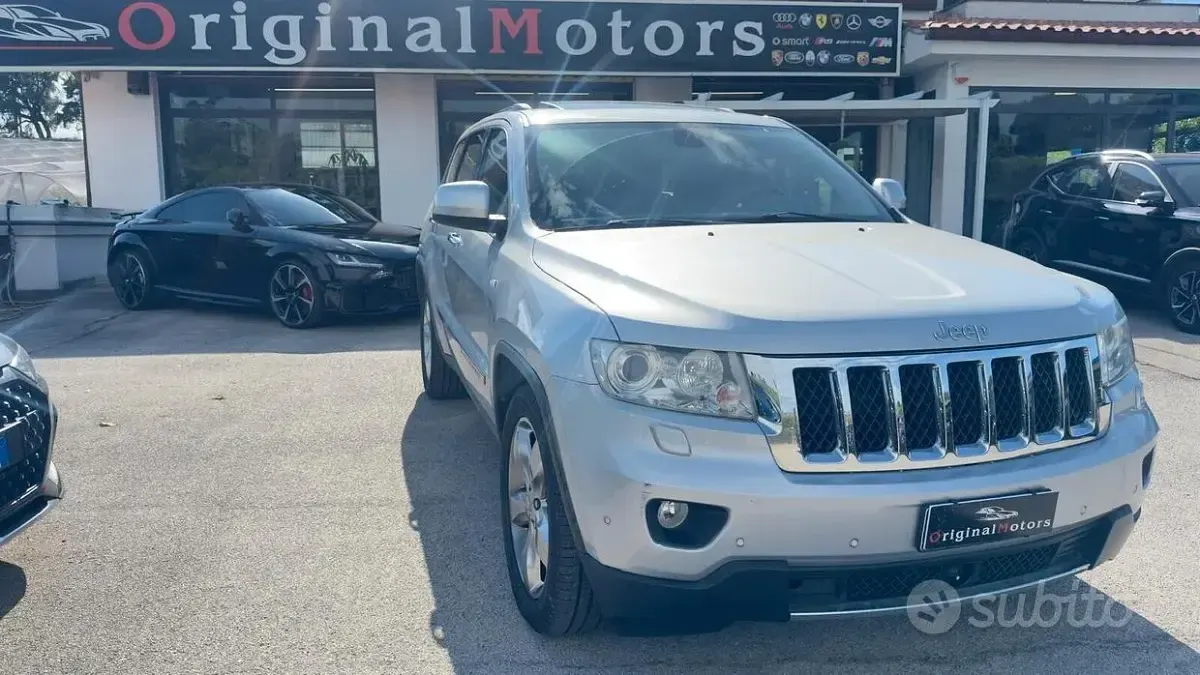 Usata Jeep Grand Cherokee Overland 241 CV (177 kW) 2012 Grigio SUV