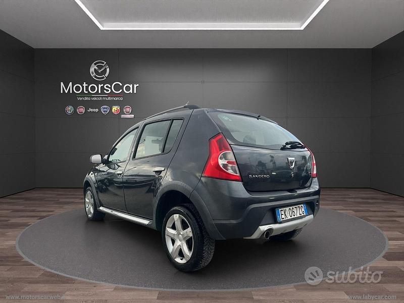 Usata Dacia Sandero Stepway 90 CV (66 kW) 2011 Grigio Utilitaria