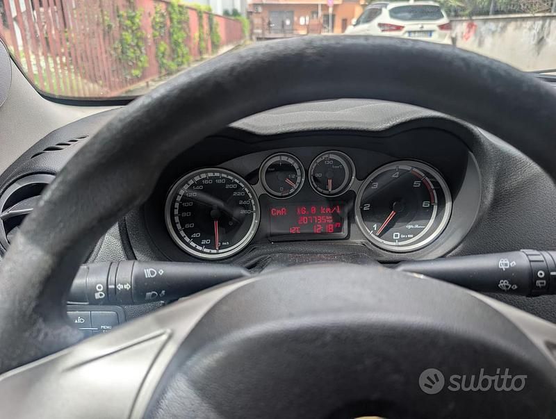 Usata Alfa Romeo MiTo 95 CV (69 kW) 2011 Rosso Utilitaria