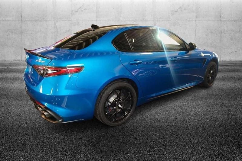 Nuova Alfa Romeo Giulia Quadrifoglio 519 CV (381 kW) 2026 Blu/azzurro Berlina