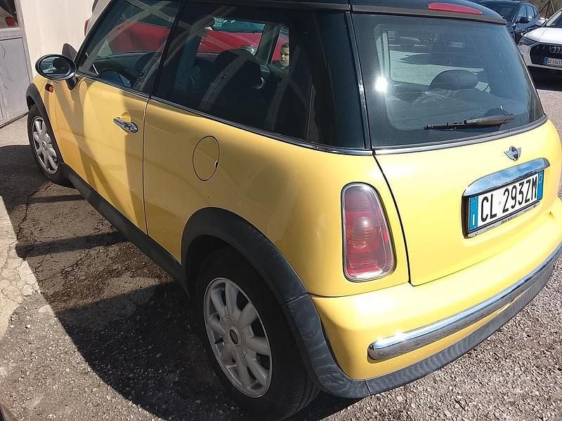 Usata Mini Cooper 75 CV (55 kW) 2004 Giallo Utilitaria