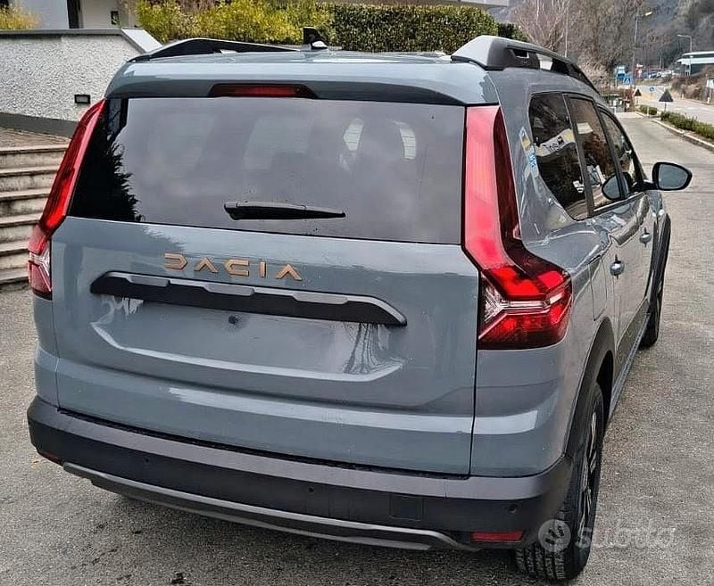 Usata Dacia Jogger 110 CV (80 kW) 2025 Grigio Monovolume