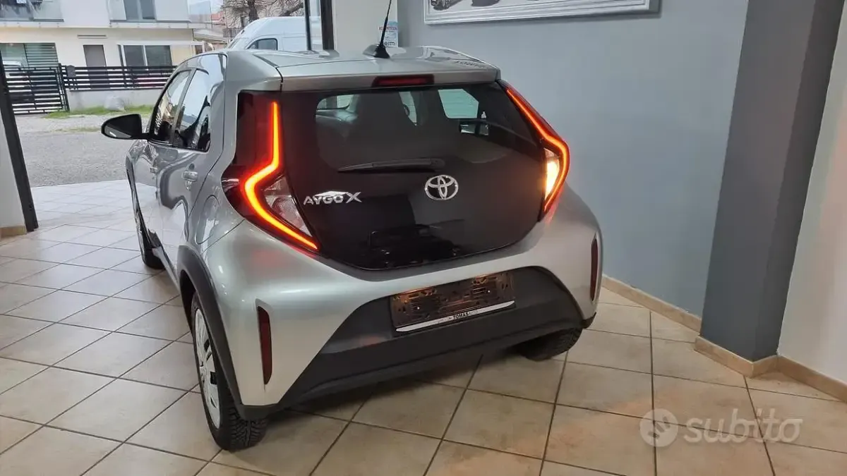 Usata Toyota Aygo X Active 72 CV (52 kW) 2023 Grigio SUV