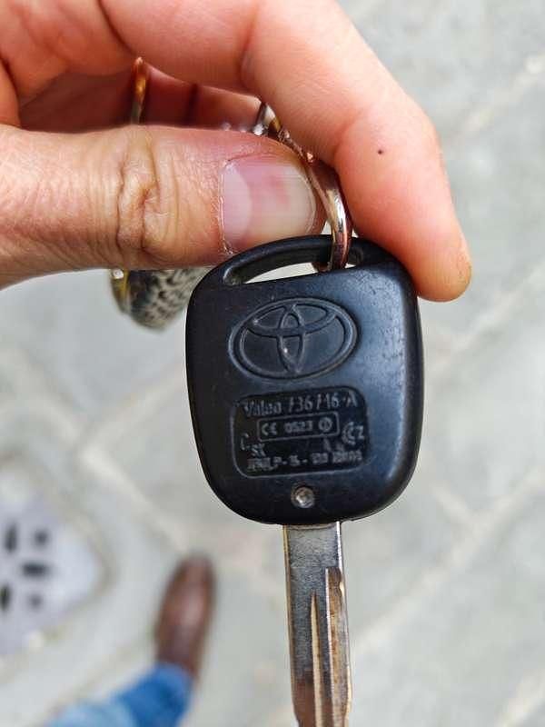 Usata Toyota Yaris Sol 87 CV (63 kW) 2003 Grigio Utilitaria