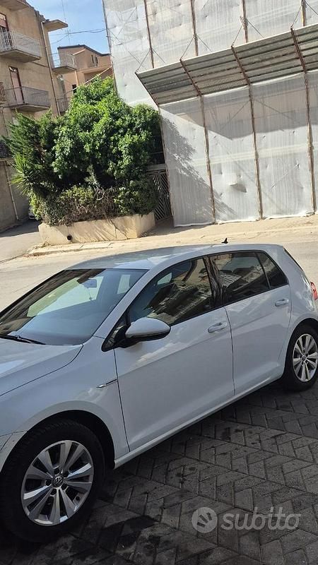 Usata VW Golf VII 115 CV (84 kW) 2015 Bianco Utilitaria