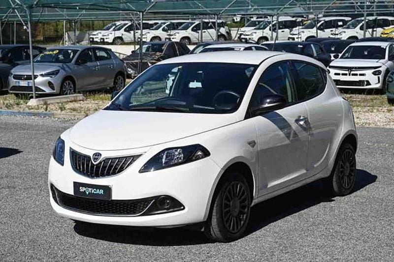 Usata Lancia Ypsilon Silver 69 CV (50 kW) 2022 Bianco Utilitaria