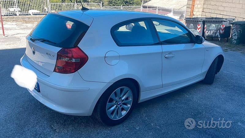 Usata BMW 116 116 CV (85 kW) 2011 Bianco Utilitaria