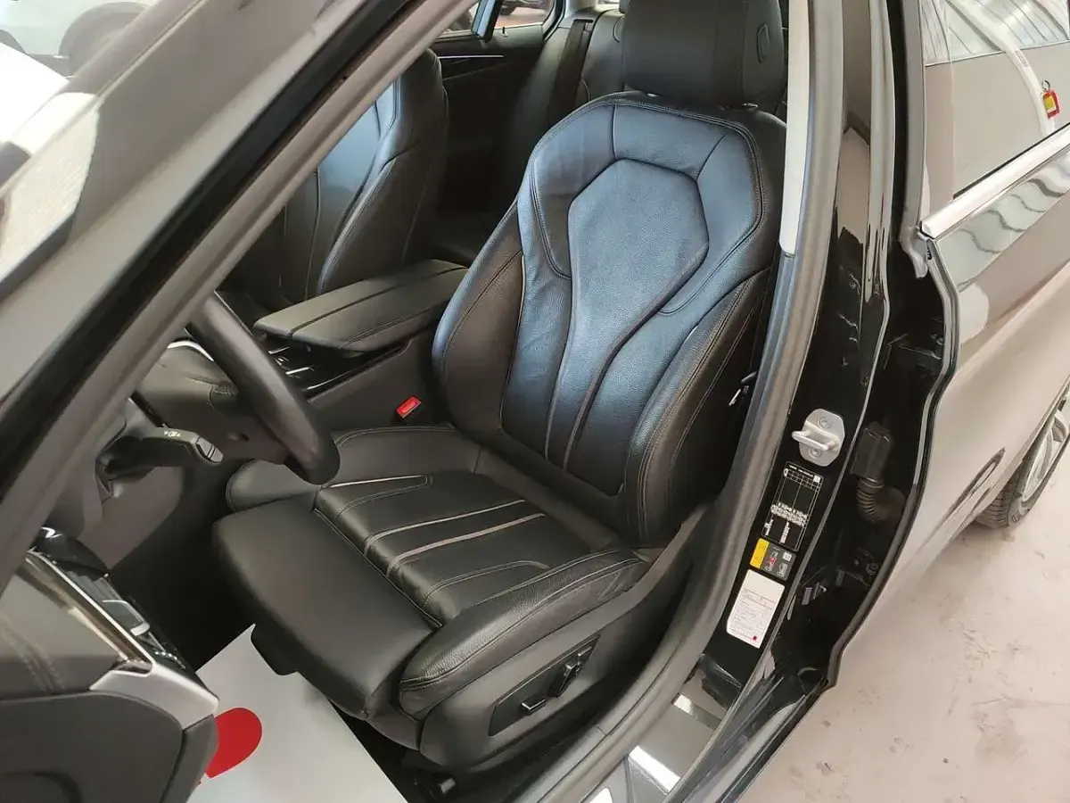 Begagnad BMW 530e Luxury Line 184 HK (135 kW) 2022 Svart Kombi