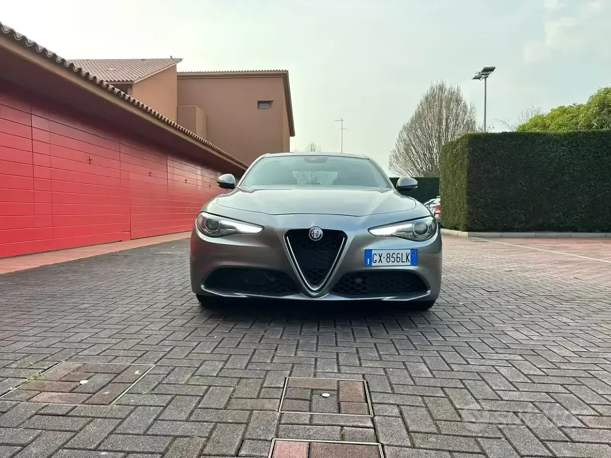 Usata Alfa Romeo Giulia 181 CV (133 kW) 2016 Berlina
