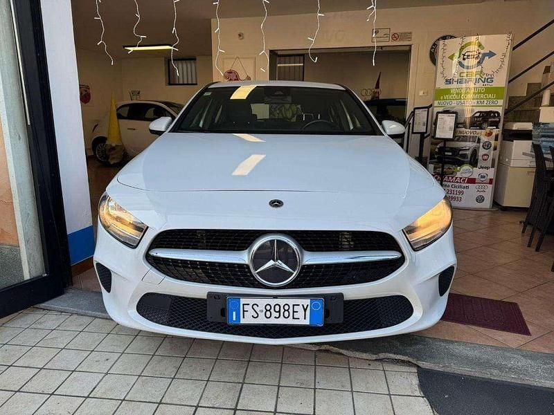 Bianco Usata 2018 Mercedes A180 Executive Tre volumi | 17.900 € (Buon prezzo) - Immagine 1/4