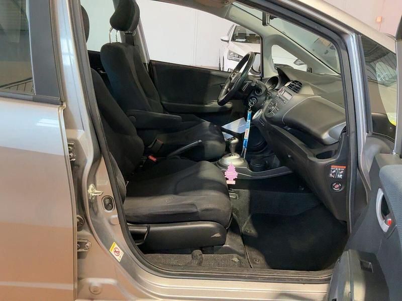 Usata Honda Jazz Executive 99 CV (72 kW) 2010 Grigio Utilitaria