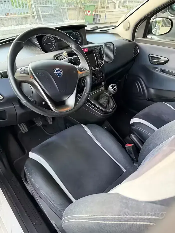 Usata Lancia Ypsilon 60 CV (44 kW) 2017 Bianco Utilitaria