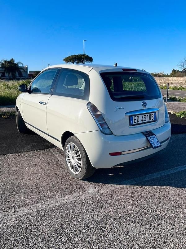 Usata Lancia Ypsilon 60 CV (44 kW) 2011 Utilitaria