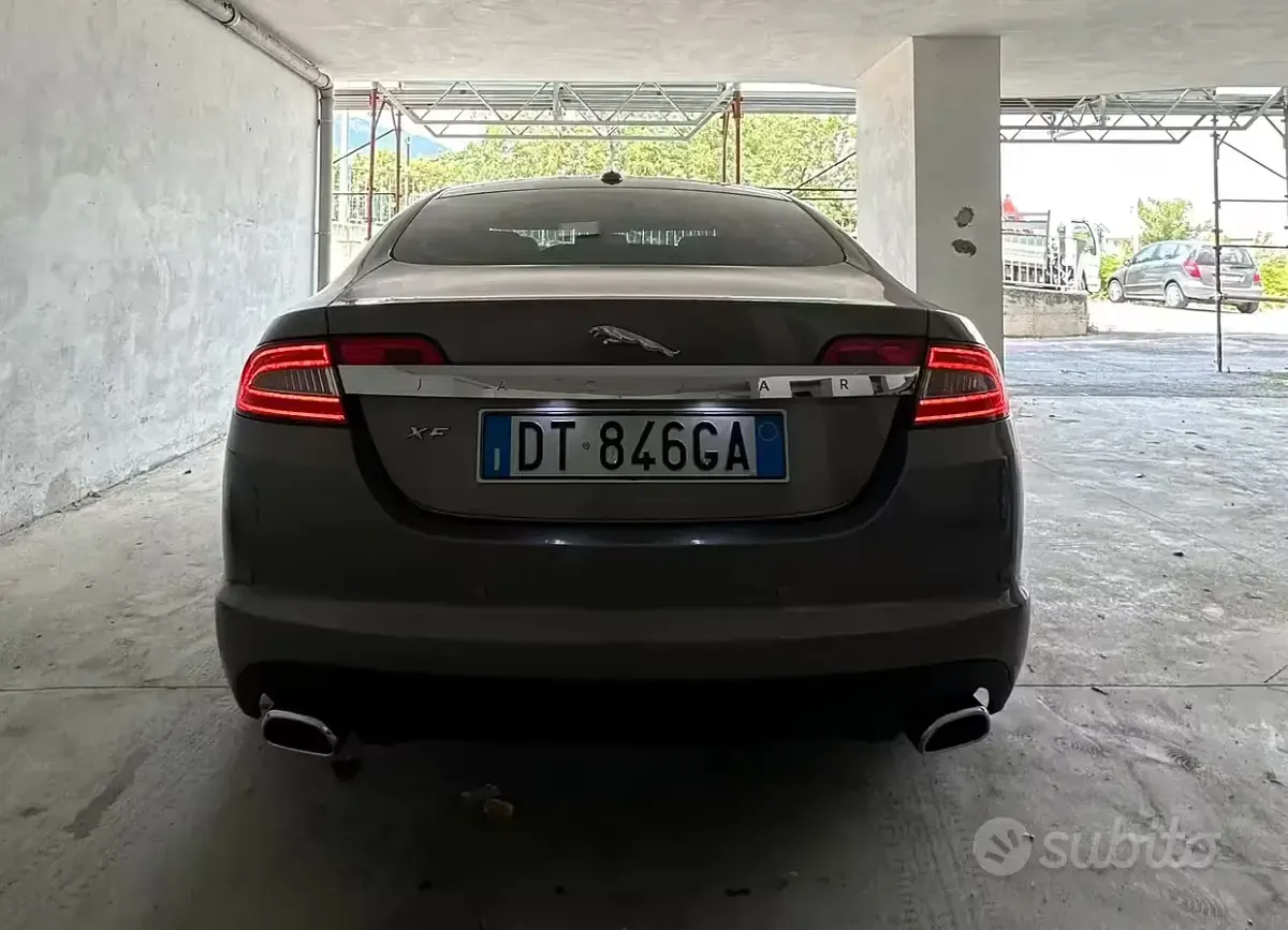 Usata Jaguar XF Premium Luxury 207 CV (152 kW) 2009 Grigio Berlina