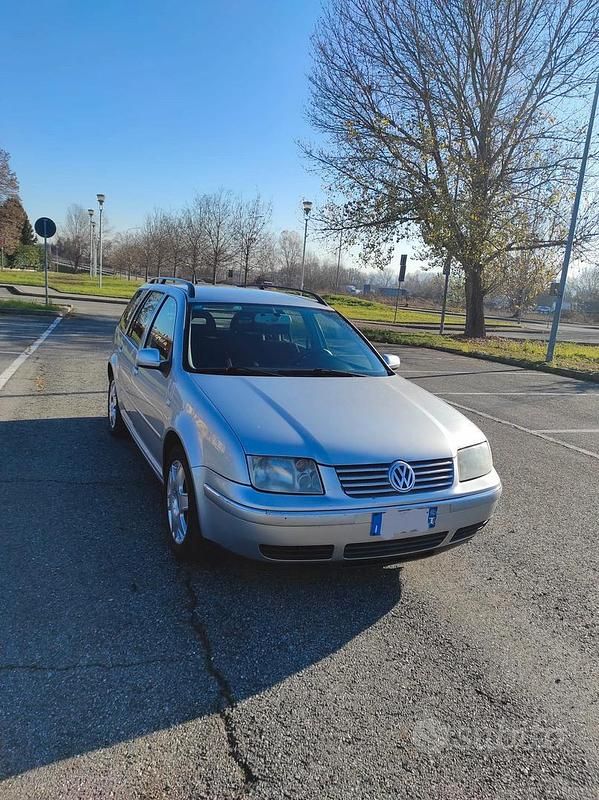Usado VW Bora 105 CV (77 kW) 2002 Gris Familiar