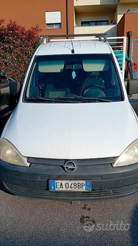Usata Opel Combo 97 CV (71 kW) 2010 Monovolume