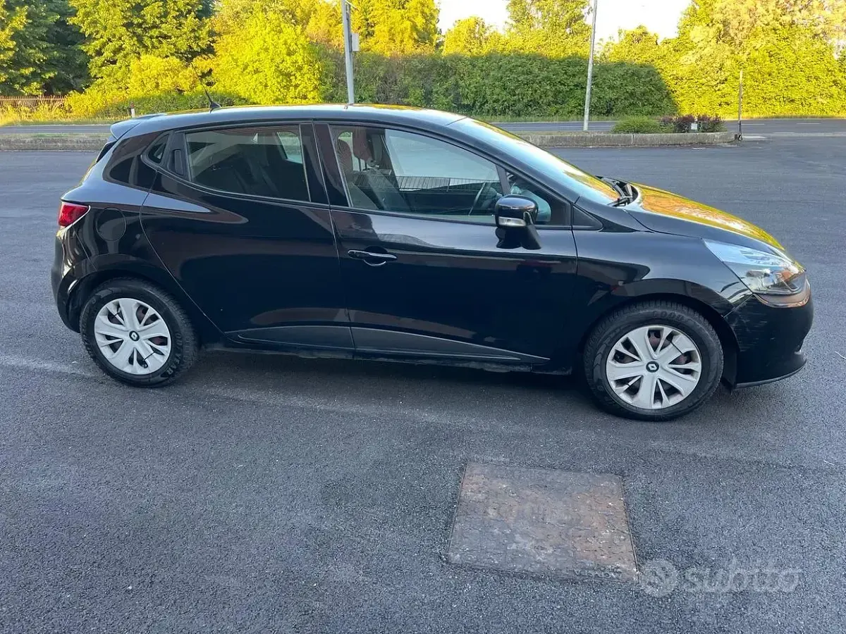 Usata Renault Clio IV Life 75 CV (55 kW) 2015 Nero Berlina
