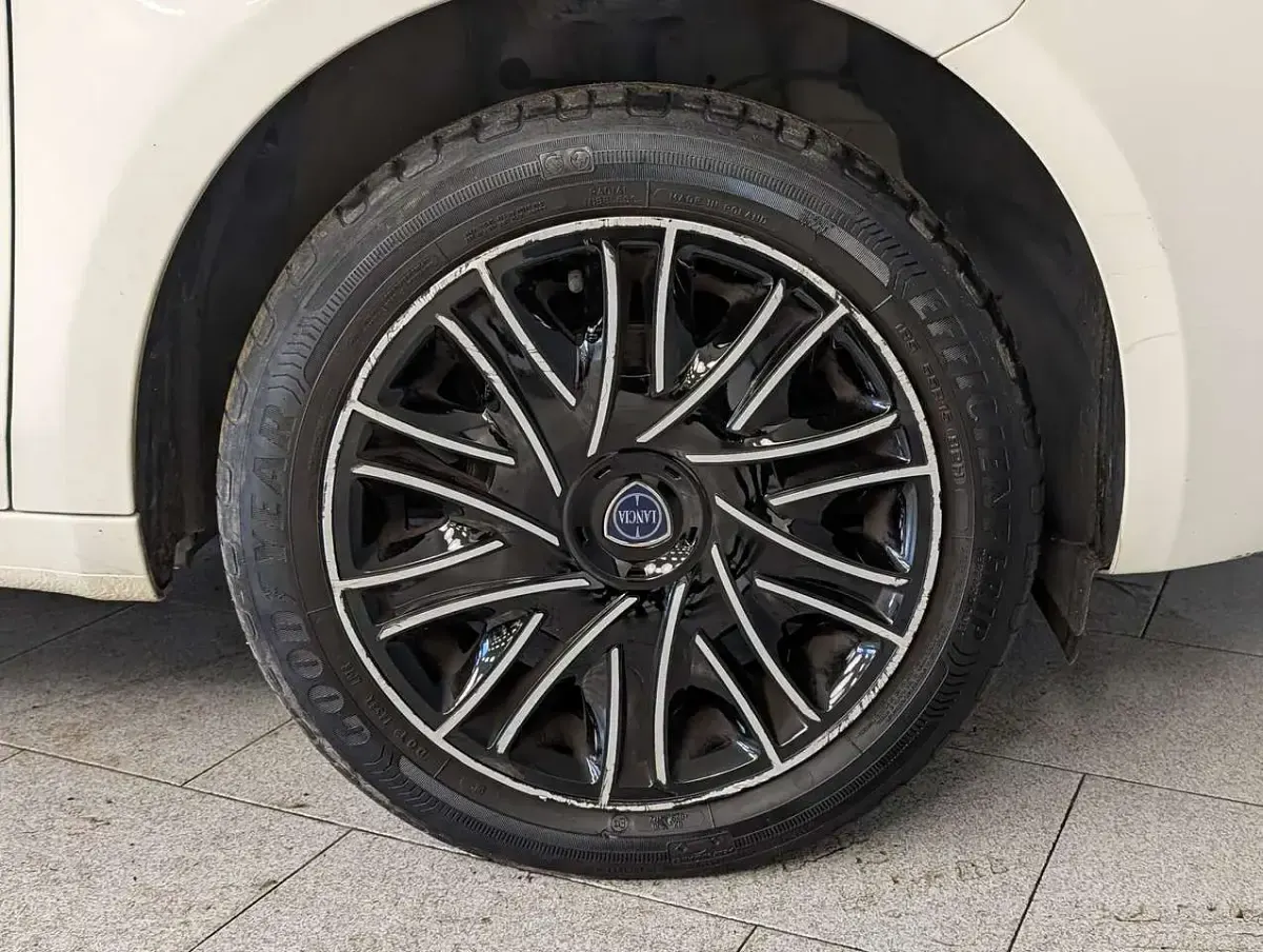 Usata Lancia Ypsilon Gold 70 CV (51 kW) 2023 Utilitaria