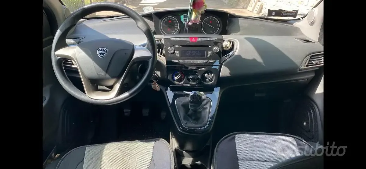 Usata Lancia Ypsilon 60 CV (44 kW) 2015 Bianco Utilitaria