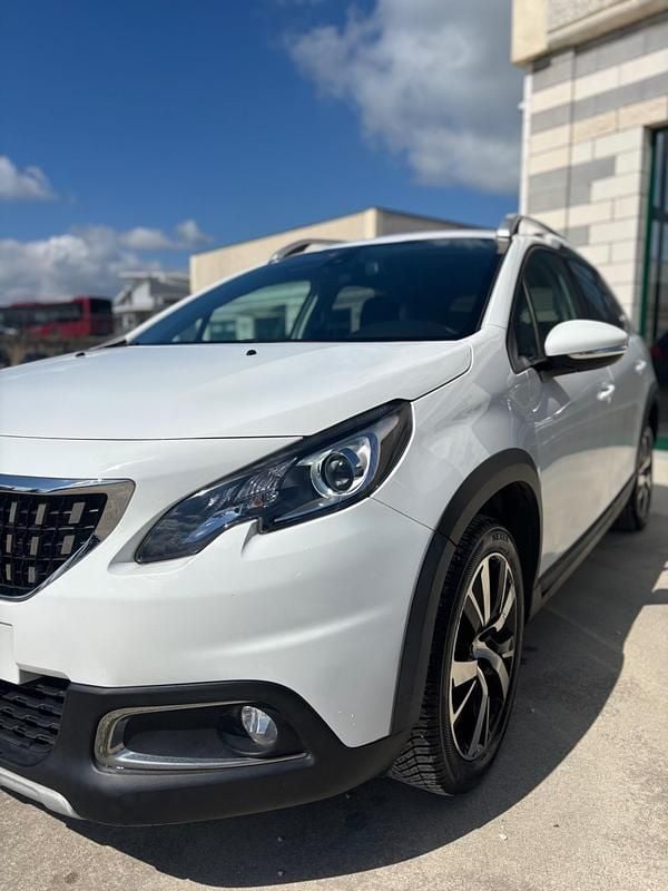 Usata Peugeot 2008 Active 101 CV (74 kW) 2019 Bianco SUV