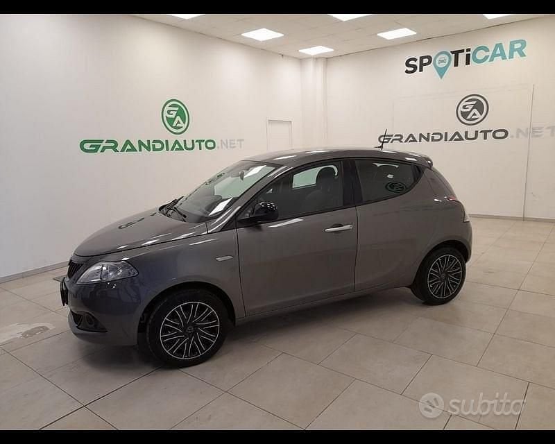 Usata Lancia Ypsilon Silver 70 CV (51 kW) 2023 Grigio Utilitaria