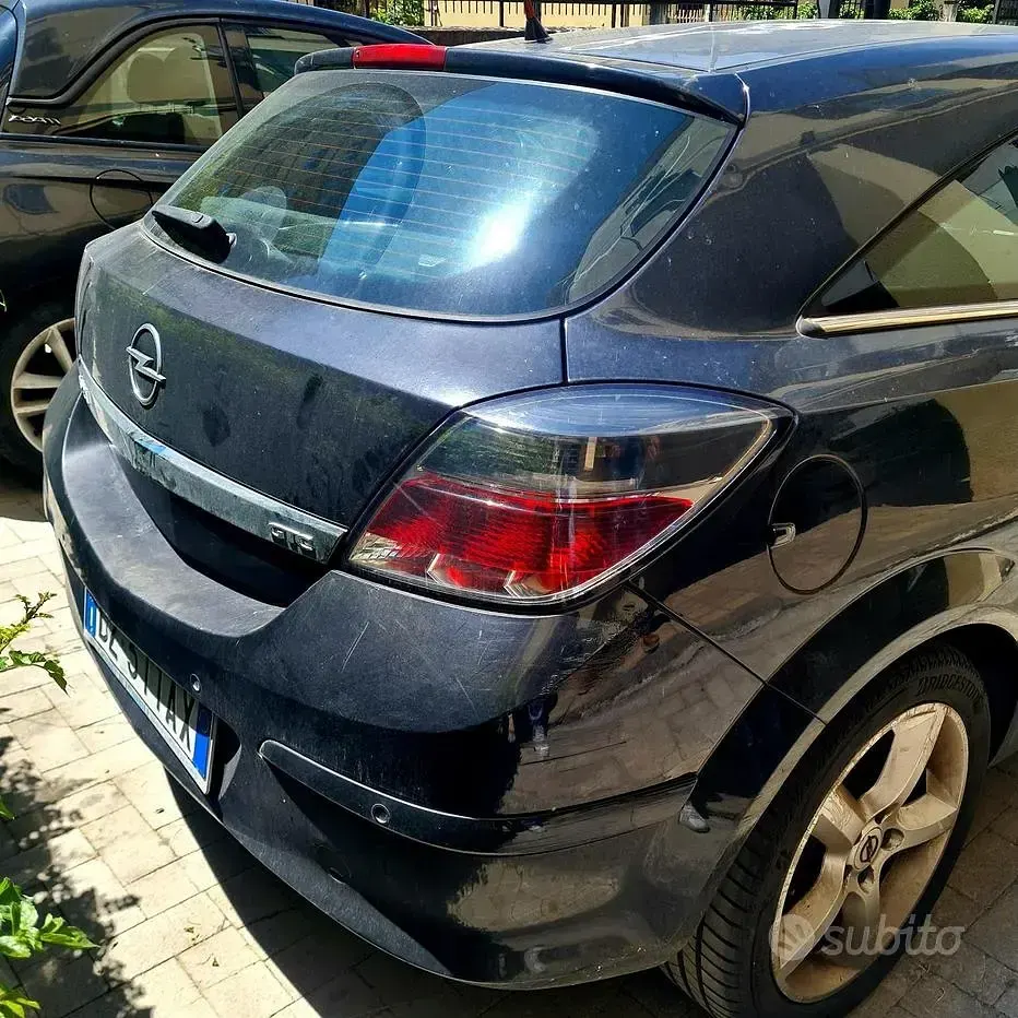 Usata Opel Astra 125 CV (91 kW) 2009 Nero Berlina