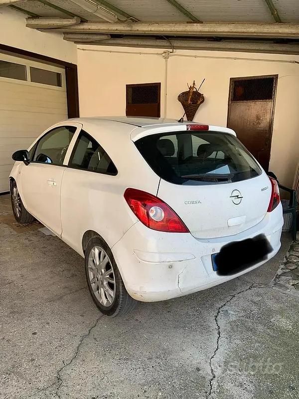 Usata Opel Corsa 69 CV (50 kW) 2009 Bianco Utilitaria