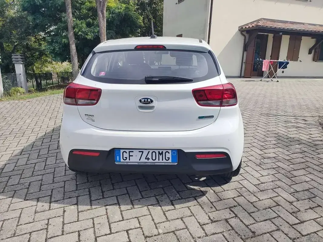 Usata Kia Rio Style 101 CV (74 kW) 2021 Berlina