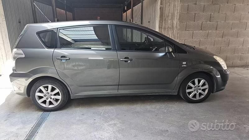 Usata Toyota Corolla 90 CV (66 kW) 2004 Grigio Station wagon