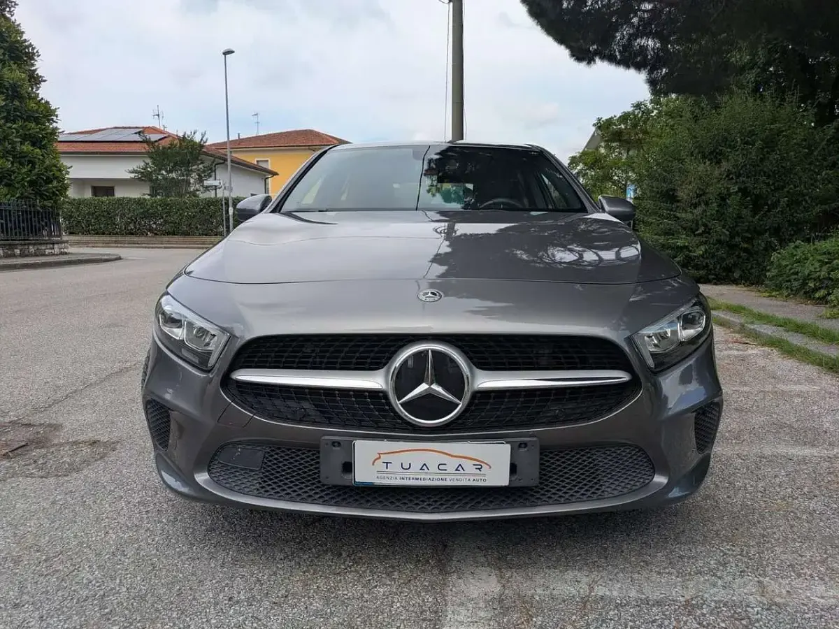 Usata Mercedes CLA180 116 CV (85 kW) 2020 Grigio Berlina
