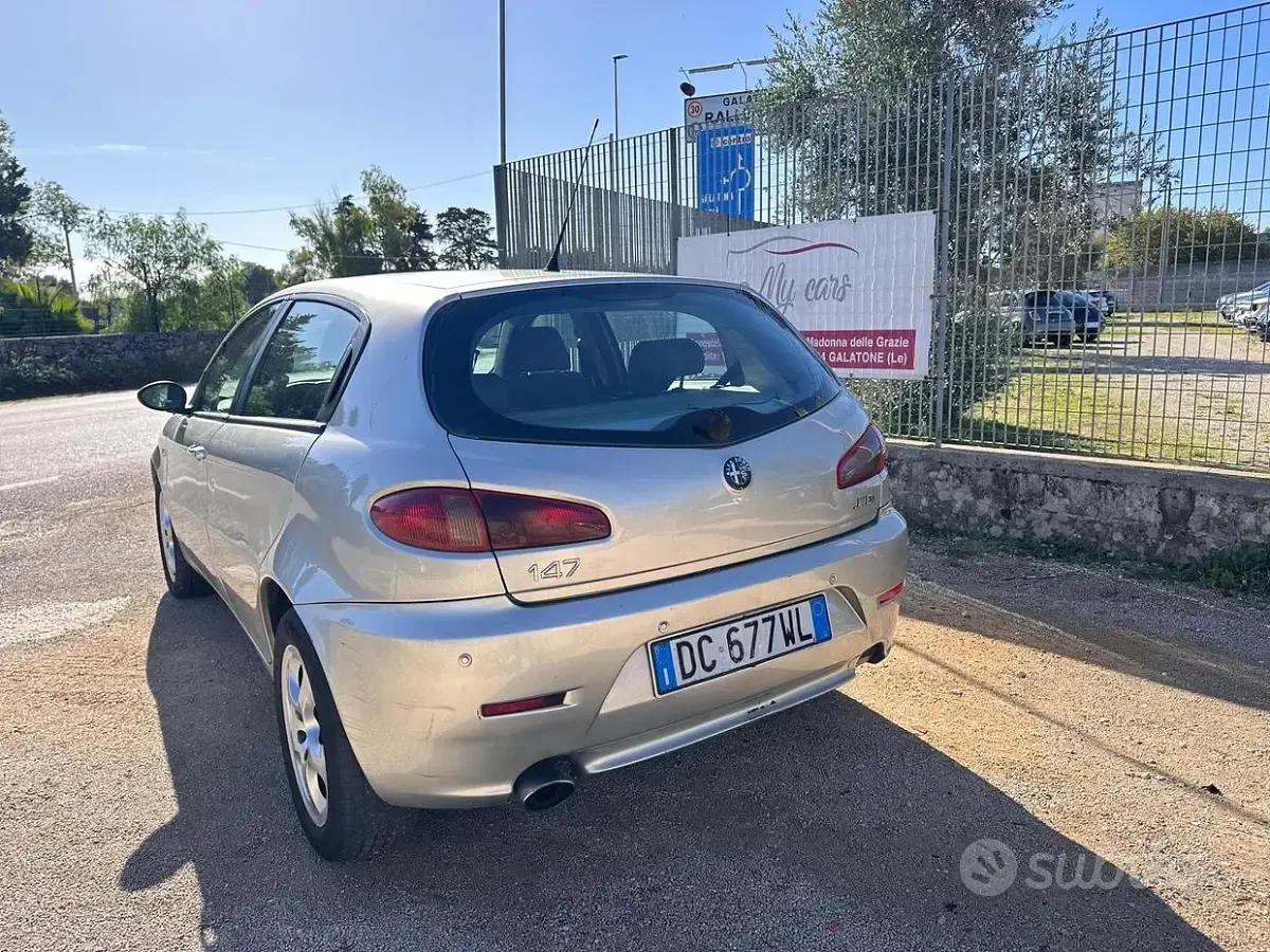 Usata Alfa Romeo 147 120 CV (88 kW) 2006 Grigio Utilitaria
