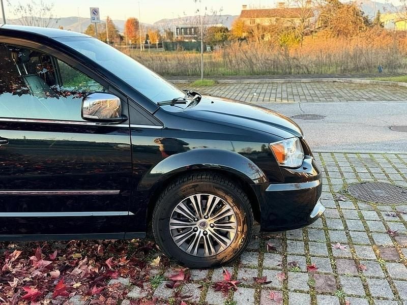 Usata Lancia Voyager Platinum 177 CV (130 kW) 2015 Nero Monovolume