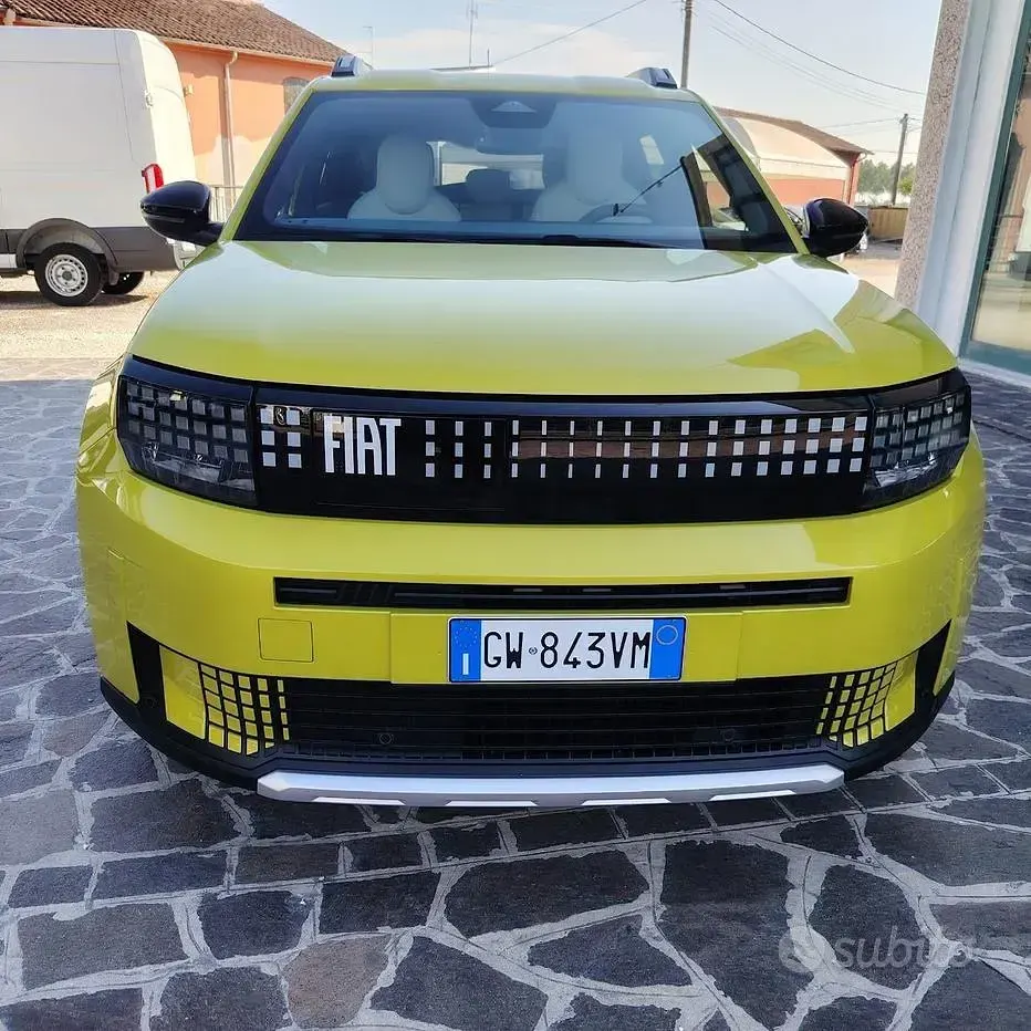 Usata Fiat Grande Panda La Prima 72 CV (52 kW) 2024 Giallo Utilitaria