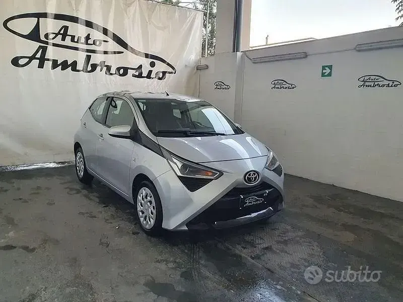 Usata Toyota Aygo X-play 72 CV (52 kW) 2019 Grigio Utilitaria