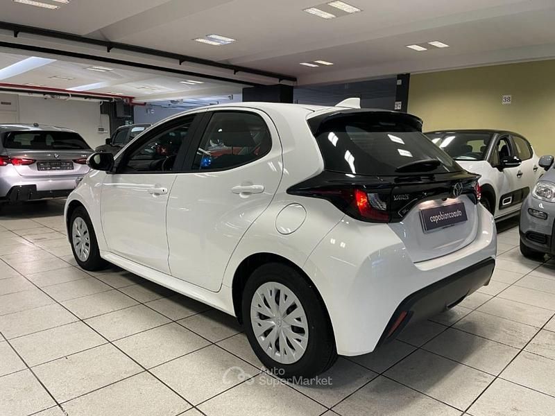 Usata Toyota Yaris Hybrid Active 115 CV (84 kW) 2025 Bianco Berlina